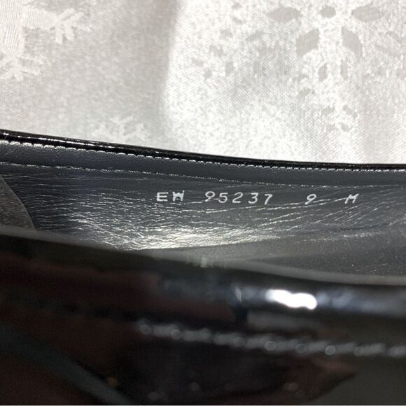 Stuart Weitzman Flats Buckle Toe Black Patent Leather Sz 9 some light toe scuff - Picture 6 of 7